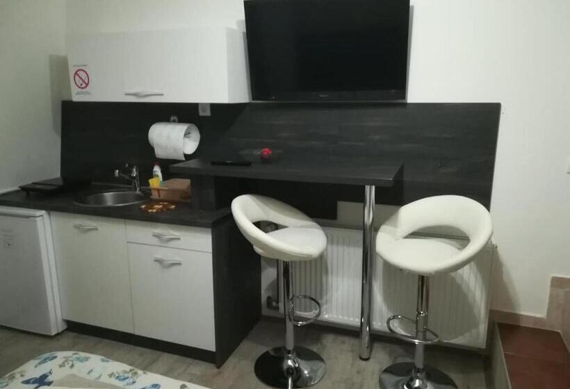 Prenoćište Day Holiday