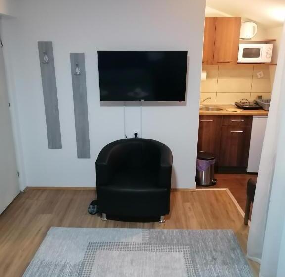 Prenoćište Day Holiday