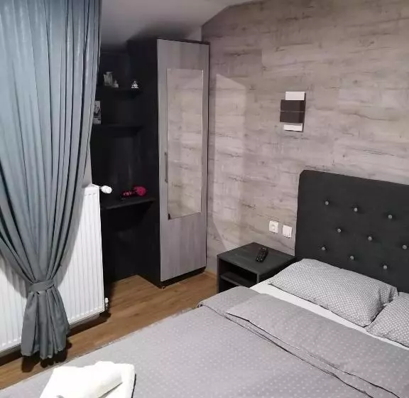Prenoćište Day Holiday