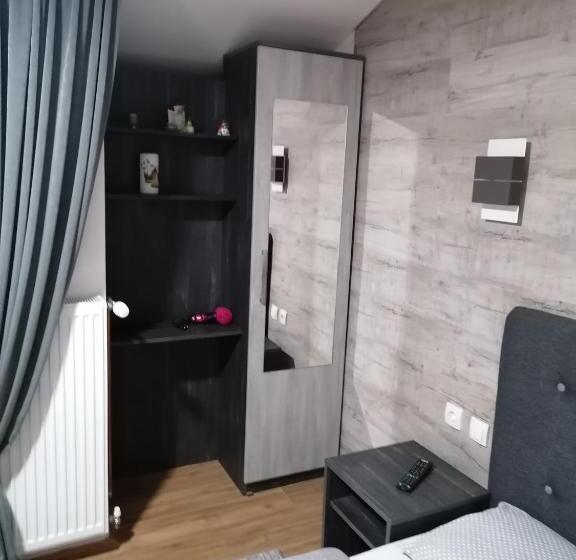 Prenoćište Day Holiday