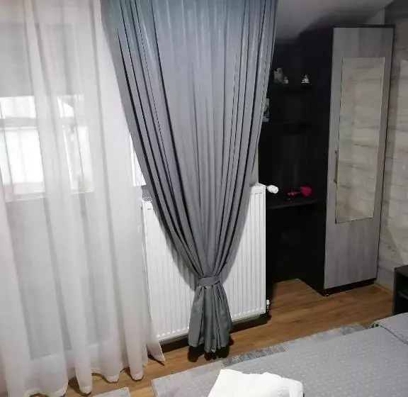 Prenoćište Day Holiday