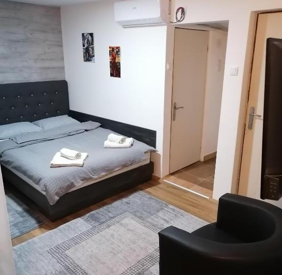 Prenoćište Day Holiday