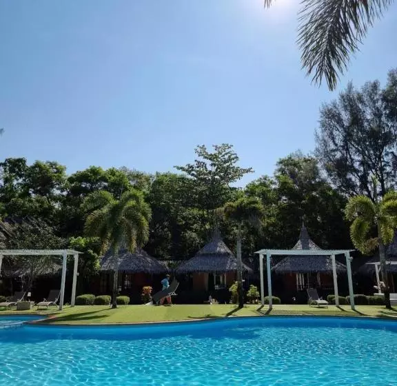 Phayam Cottage Resort