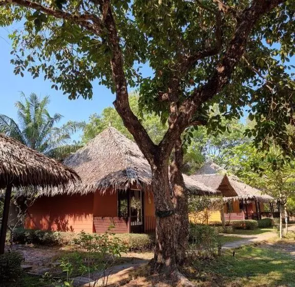 Phayam Cottage Resort