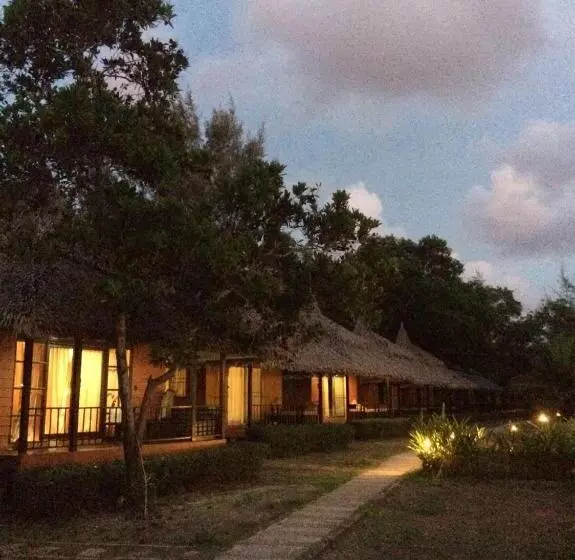Phayam Cottage Resort