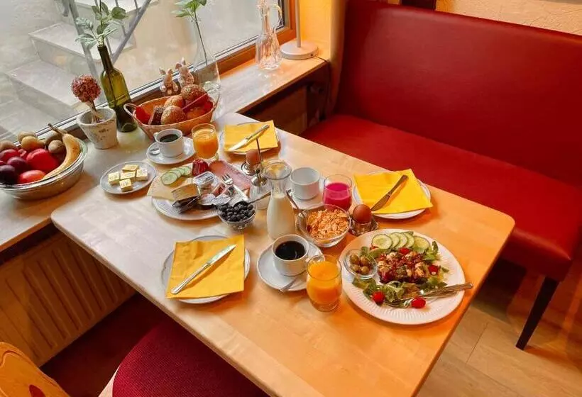 Hotelli Ferienpension Bei Stenze