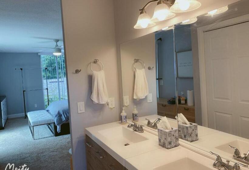 پانسیون A Home Away From Home