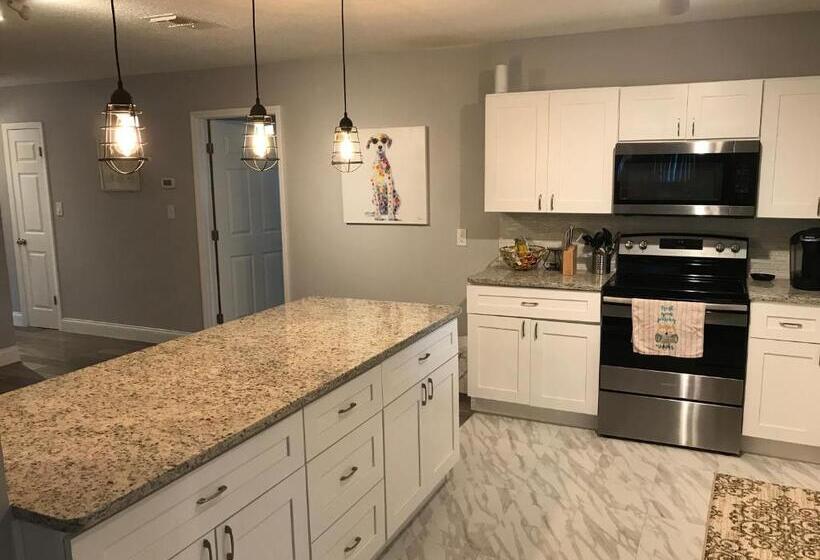 پانسیون A Home Away From Home