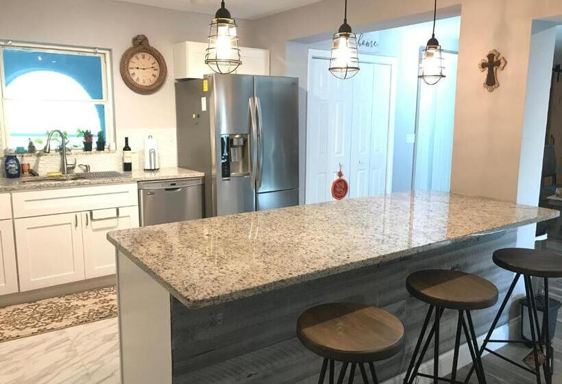 پانسیون A Home Away From Home