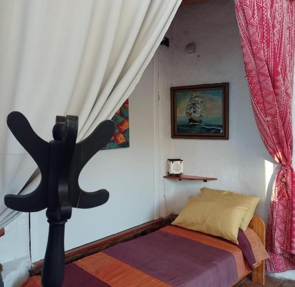 بنسيون Refugio: El Llamado