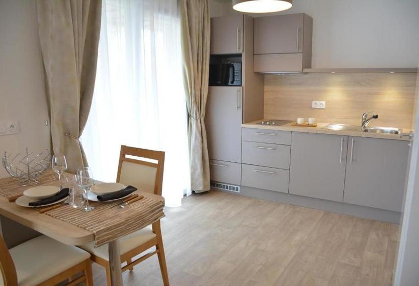 Domitys   Les Mégalithes Roses