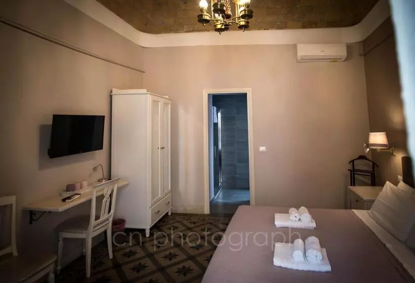 ベッドアンドブレックファースト La Dimora Del Falconiere   Luxury Suites