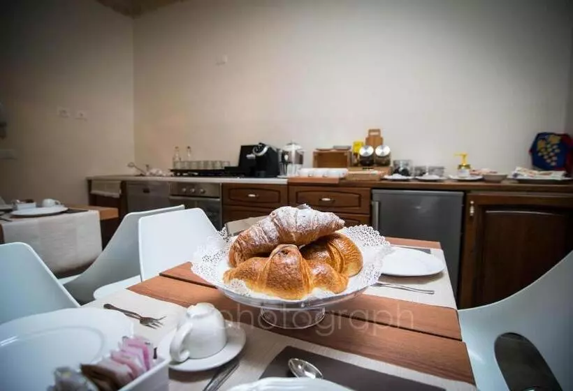 ベッドアンドブレックファースト La Dimora Del Falconiere   Luxury Suites