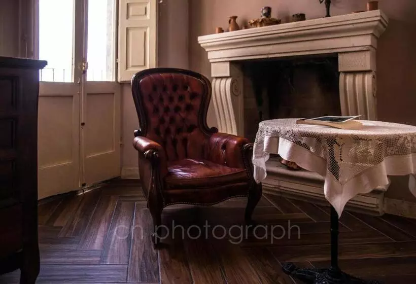 ベッドアンドブレックファースト La Dimora Del Falconiere   Luxury Suites