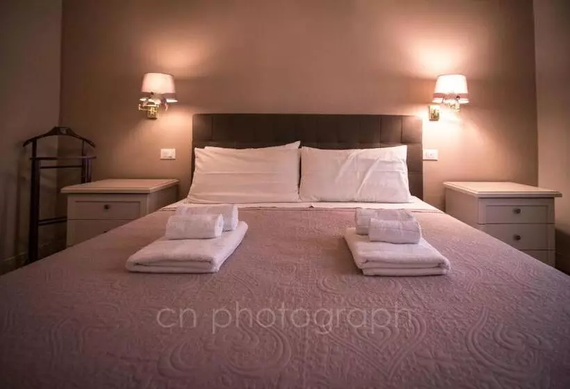 ベッドアンドブレックファースト La Dimora Del Falconiere   Luxury Suites