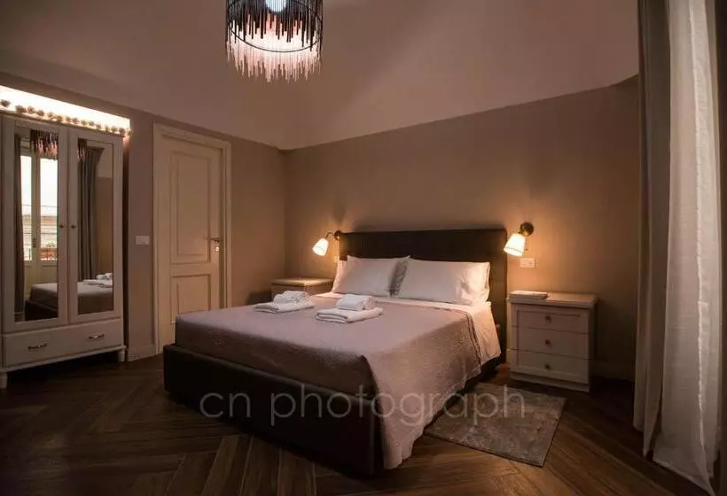 ベッドアンドブレックファースト La Dimora Del Falconiere   Luxury Suites