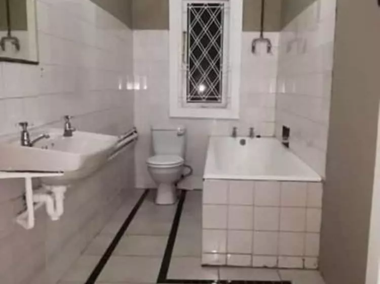 تختخواب و صبحانه The Caxton Lodge At Quigney