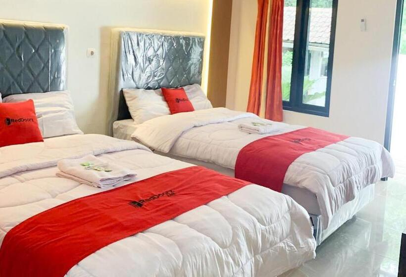 פנסיון Reddoorz Near Museum Gunung Merapi