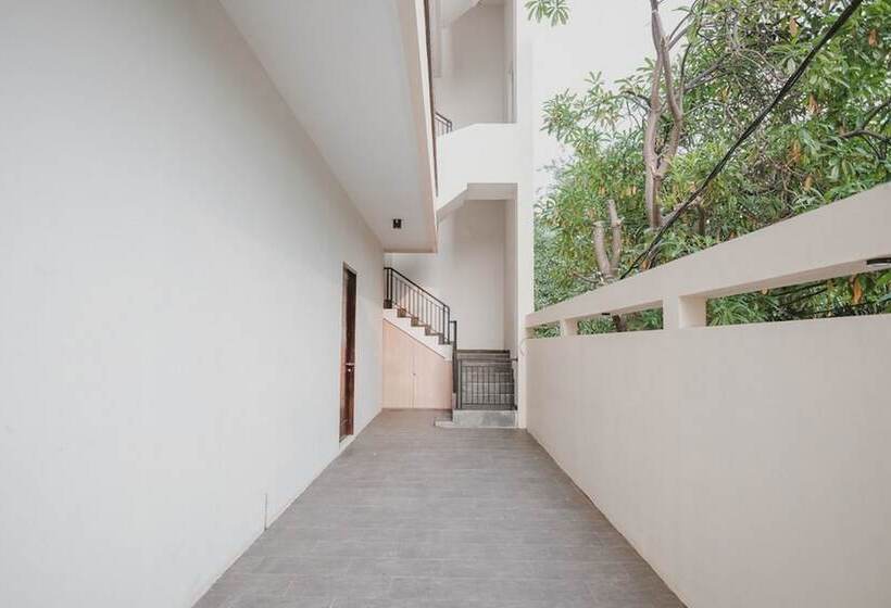 פנסיון Reddoorz Near Taman Palem