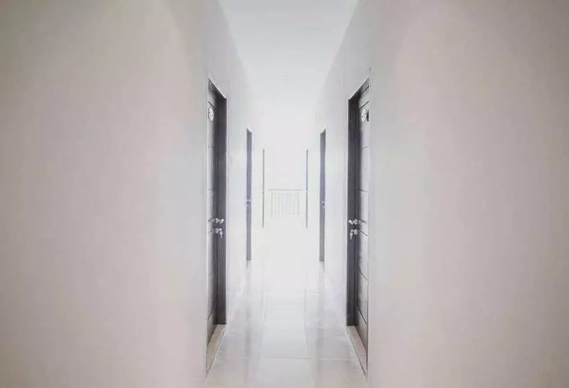 ペンション Reddoorz Near Taman Palem