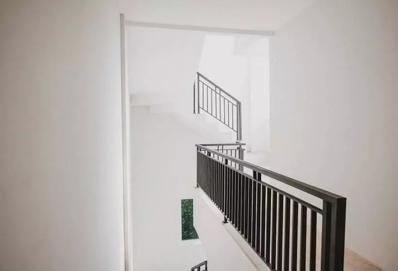 ペンション Reddoorz Near Taman Palem