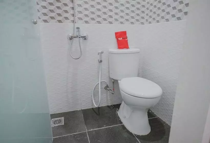 ペンション Reddoorz Near Taman Palem