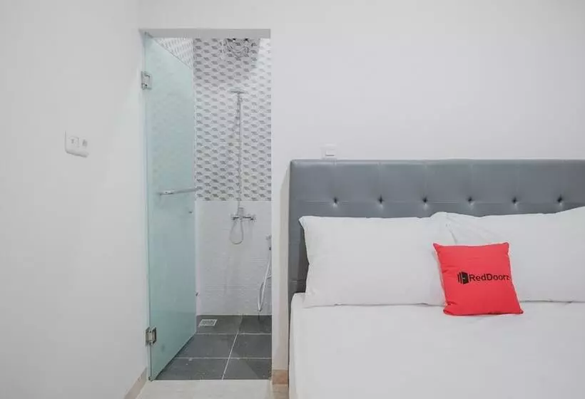 ペンション Reddoorz Near Taman Palem