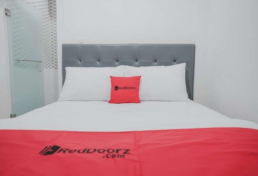 פנסיון Reddoorz Near Taman Palem