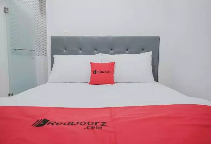 ペンション Reddoorz Near Taman Palem