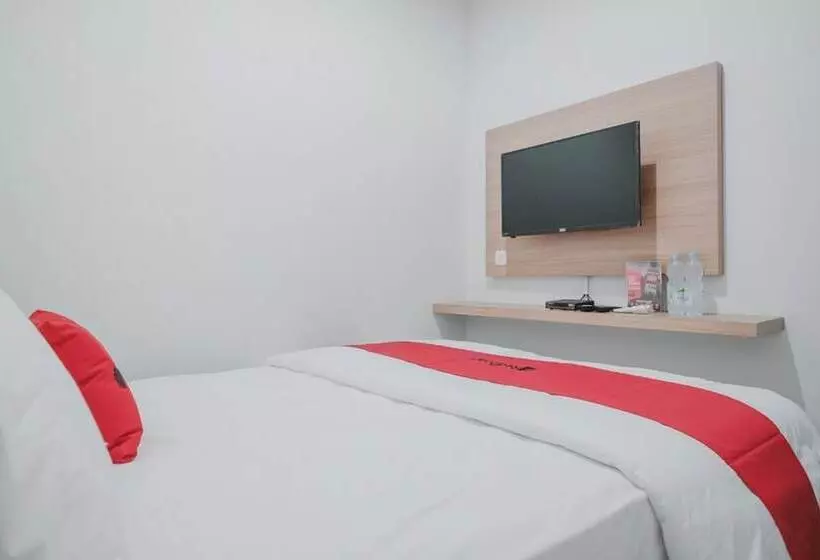 ペンション Reddoorz Near Taman Palem