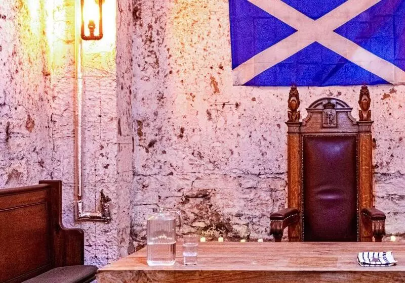 Retkeilymaja Code Pod – The Court  Edinburgh