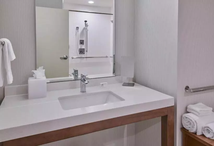 Hotelli Courtyard By Marriott Petoskey At Victories Square