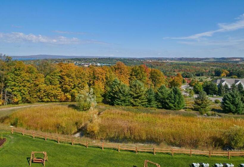 Отель Courtyard By Marriott Petoskey At Victories Square