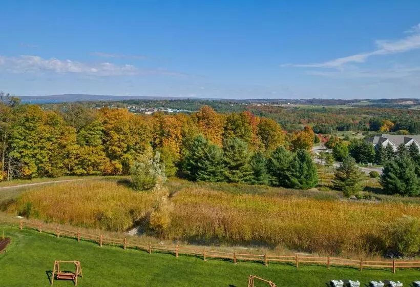 Hotelli Courtyard By Marriott Petoskey At Victories Square