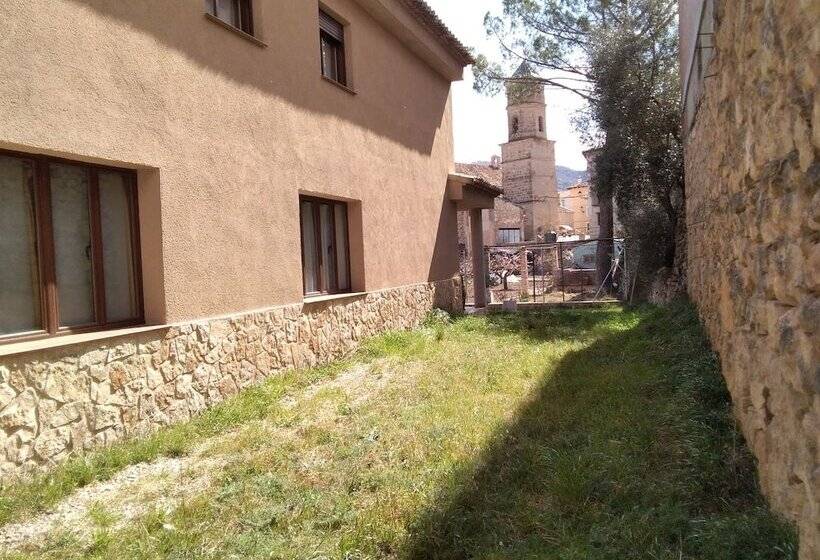 Casa Rural Albergue Fuente Bellido Hostel