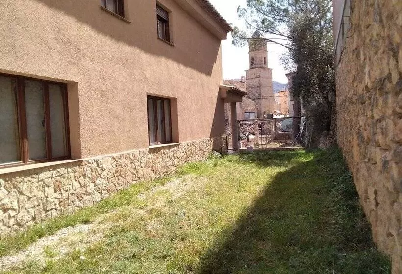 Casa Rural Albergue Fuente Bellido   Hostel