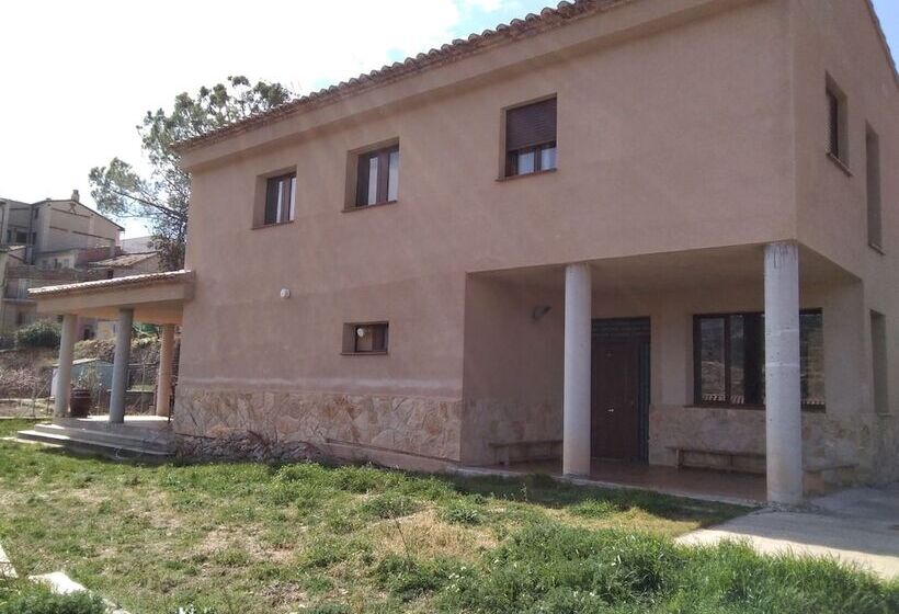 Casa Rural Albergue Fuente Bellido Hostel