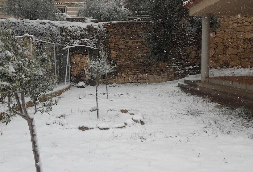 Casa Rural Albergue Fuente Bellido Hostel