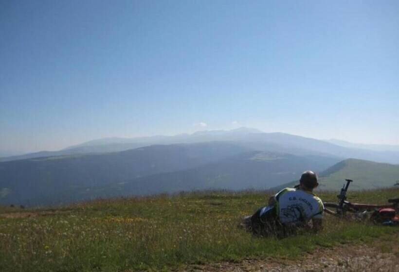 Casa Rural Albergue Fuente Bellido Hostel