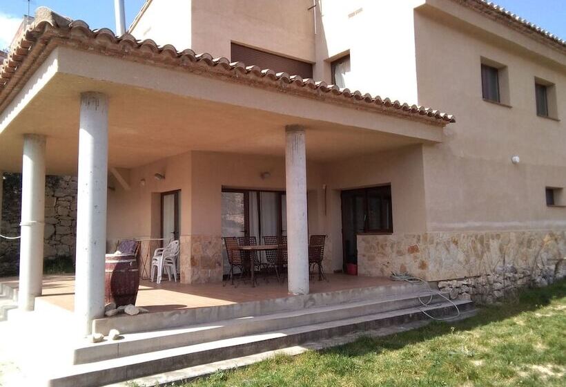 Casa Rural Albergue Fuente Bellido Hostel