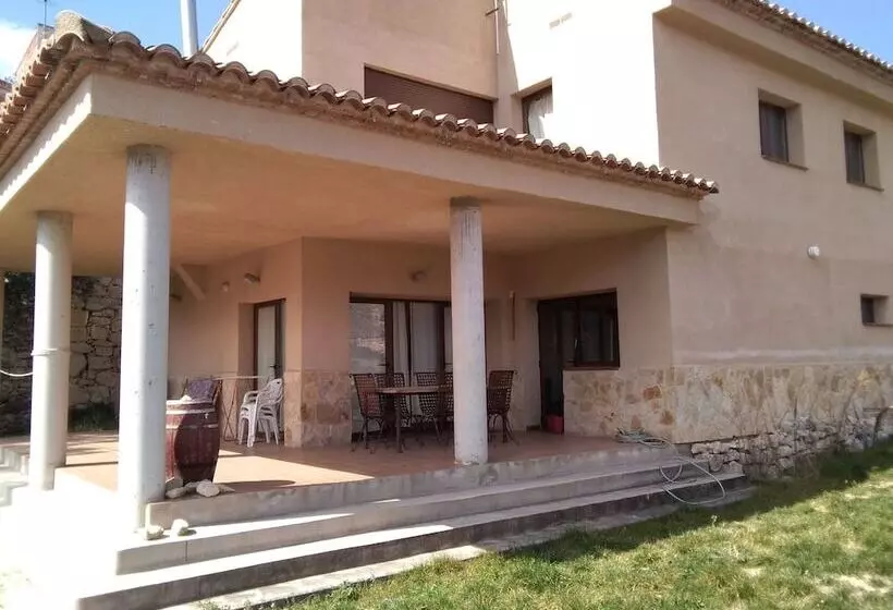 Casa Rural Albergue Fuente Bellido   Hostel
