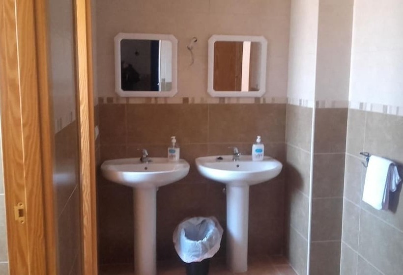 Casa Rural Albergue Fuente Bellido Hostel