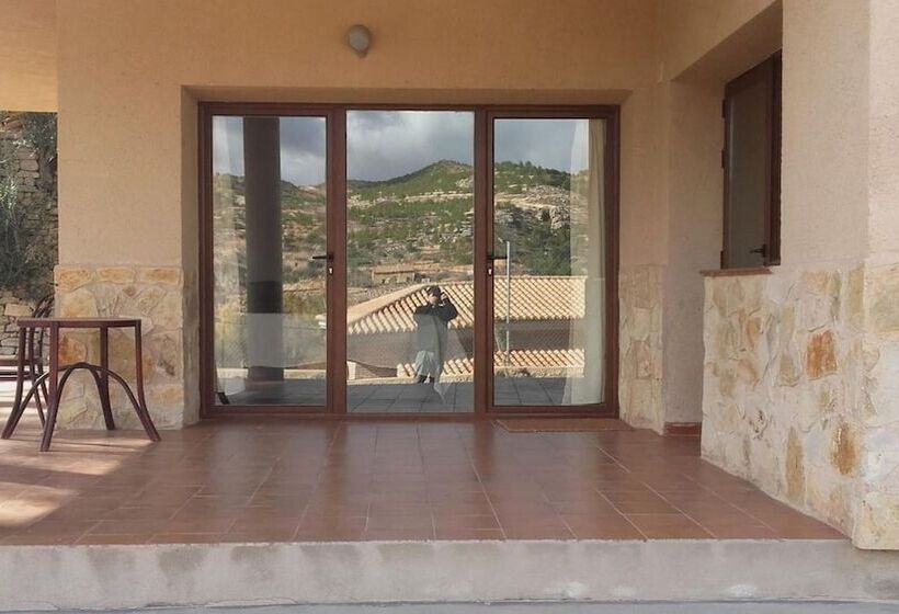 Casa Rural Albergue Fuente Bellido Hostel