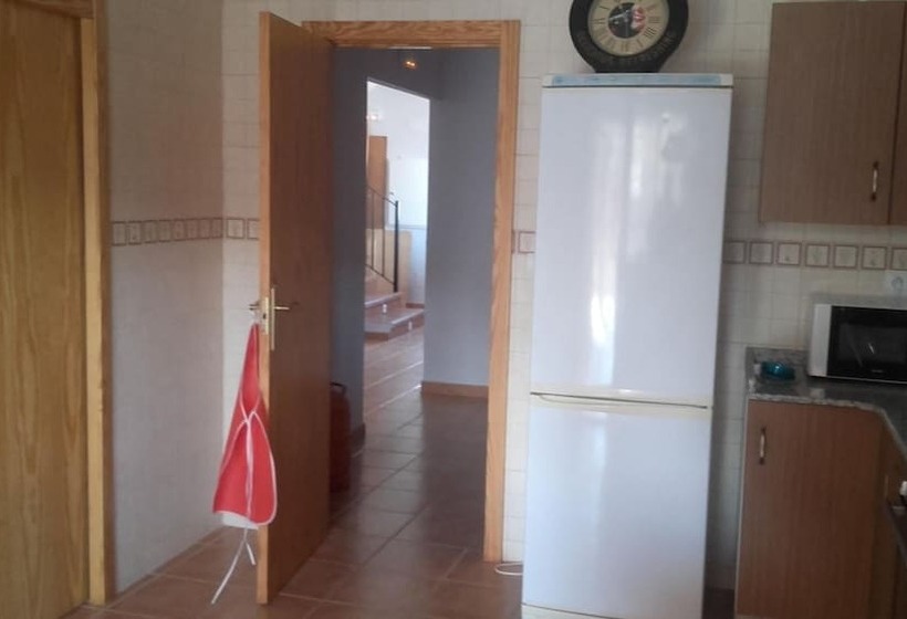 Casa Rural Albergue Fuente Bellido Hostel