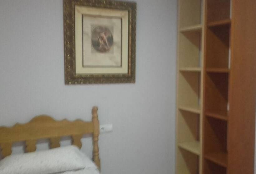 Casa Rural Albergue Fuente Bellido Hostel