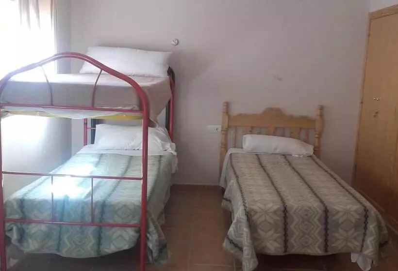 Casa Rural Albergue Fuente Bellido   Hostel