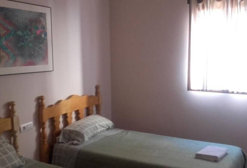 Casa Rural Albergue Fuente Bellido Hostel