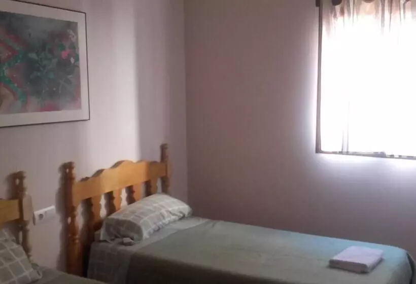 Casa Rural Albergue Fuente Bellido   Hostel