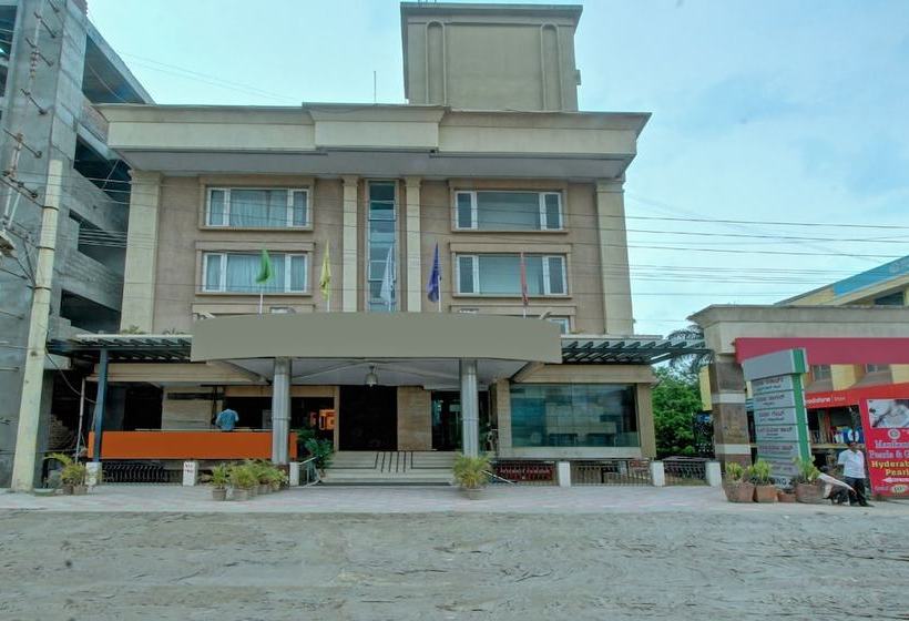 호텔 Oyo 29625 Suvarna Regency