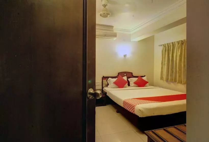 ホテル Oyo 29625 Suvarna Regency